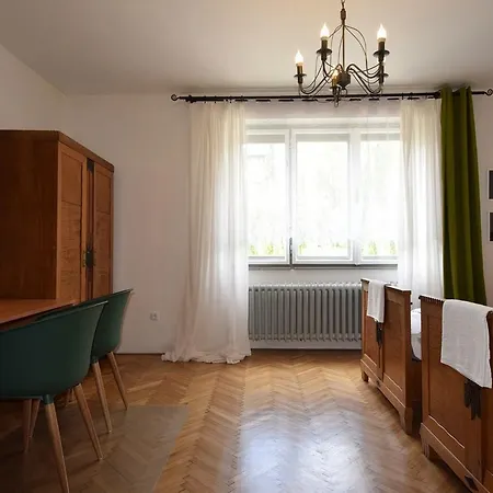Vrazova Apartment *